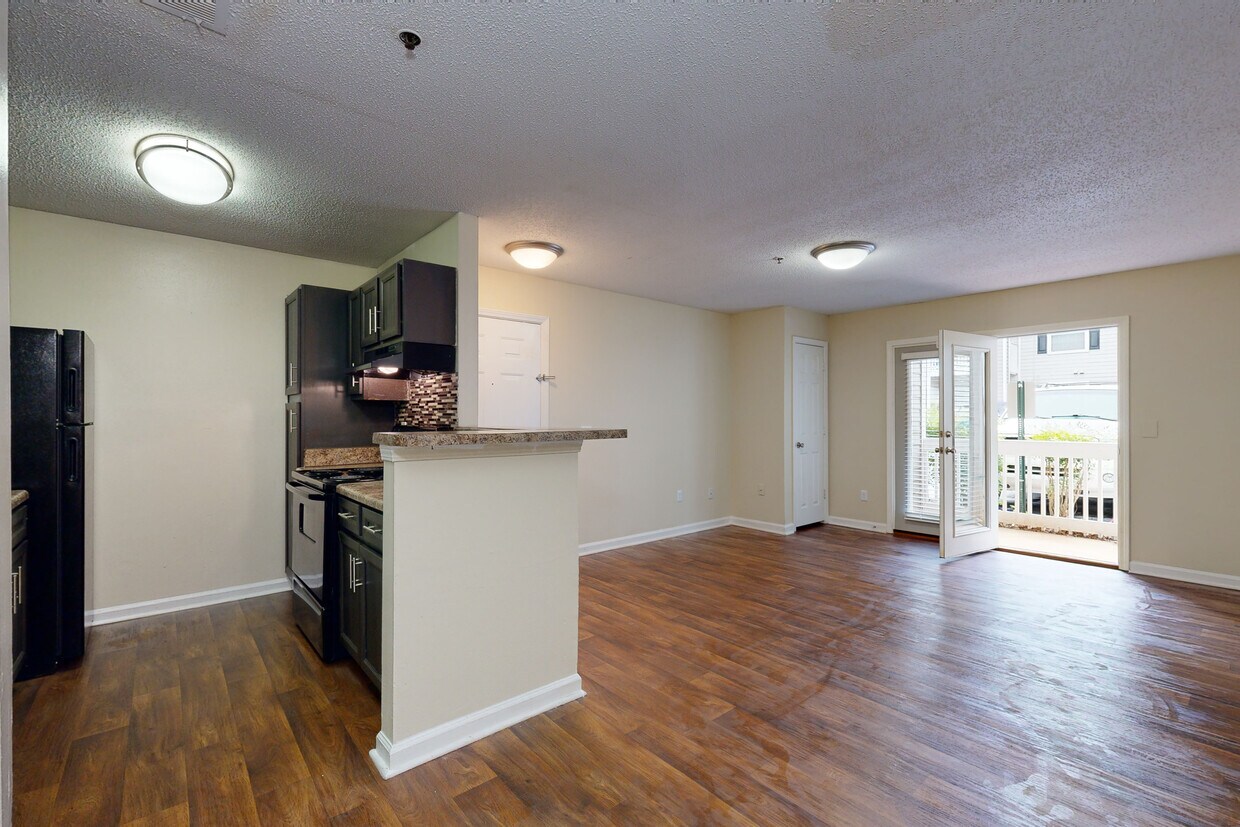 Photo - Gregory Lane Apartments