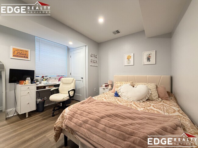 Photo - 80 N Beacon St Unidad 1