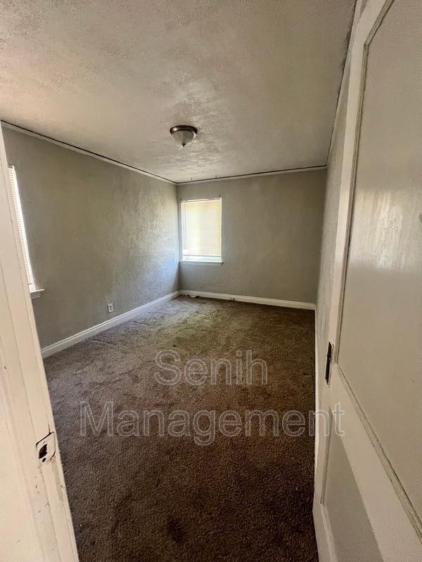 Photo - 4627 Bedford St