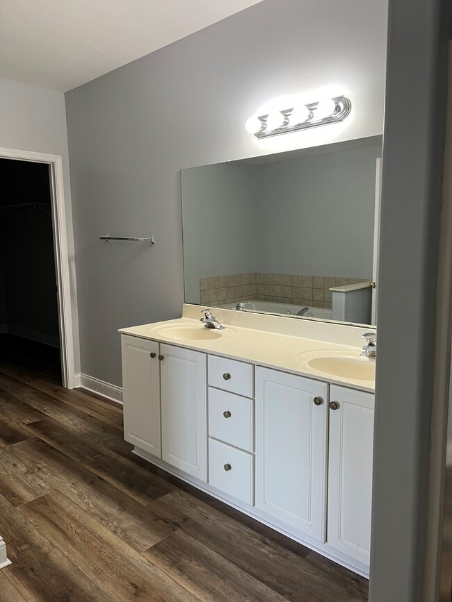 Photo - 1507 Fox Run Dr Unit End