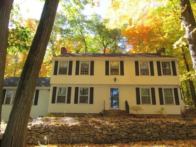 Building Photo - 545 Simsbury Rd Rental