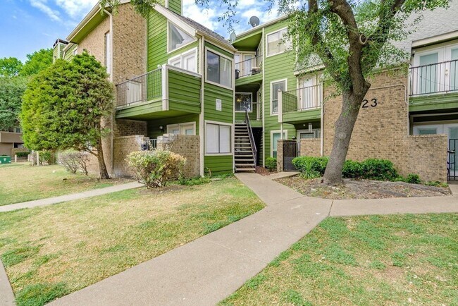 9823 Walnut St Unidad L205