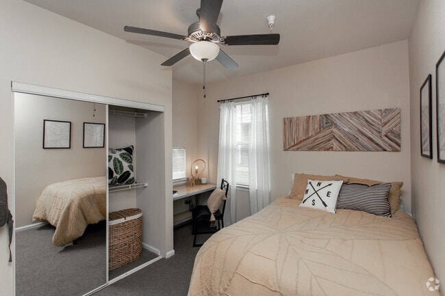 2BR, 2BA - 760 SF