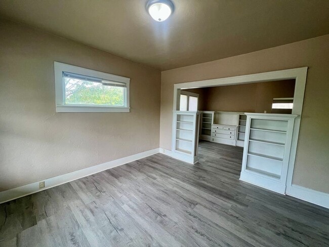 Photo - 875-879 Donnelly Ave Unit 877
