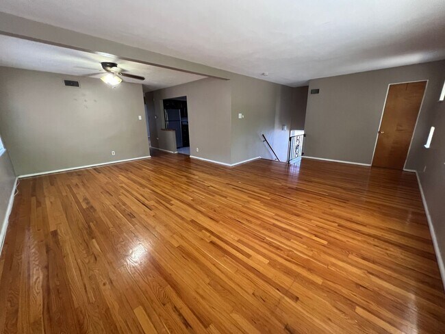 Photo - 1102-1104 Ralph Unidad 1104 Ralph Terrace