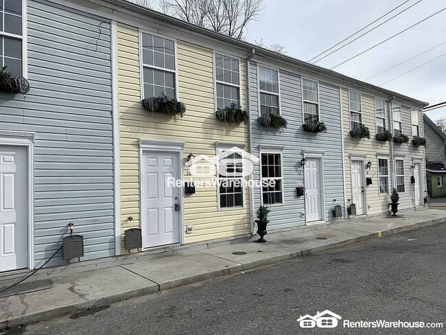 Building Photo - 8 Johnson Pl