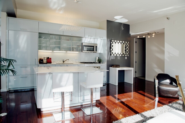 Photo - 550 N Saint Clair St