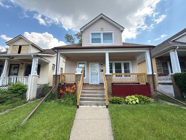 Building Photo - Renovated 3-Bedroom Home – We Welcome Sect...