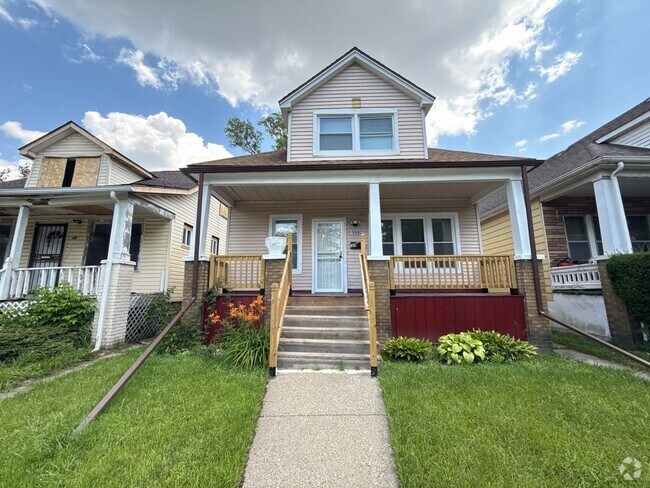 Building Photo - Renovated 3-Bedroom Home – We Welcome Sect...