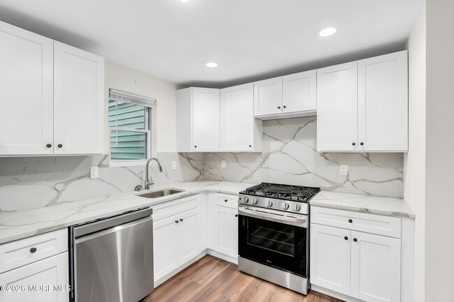 Building Photo - 700 1st Ave Unit B5