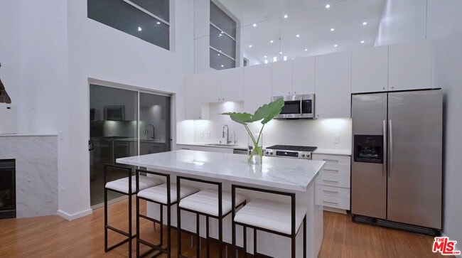 Photo - 7062 Hawthorn Ave Unidad A2