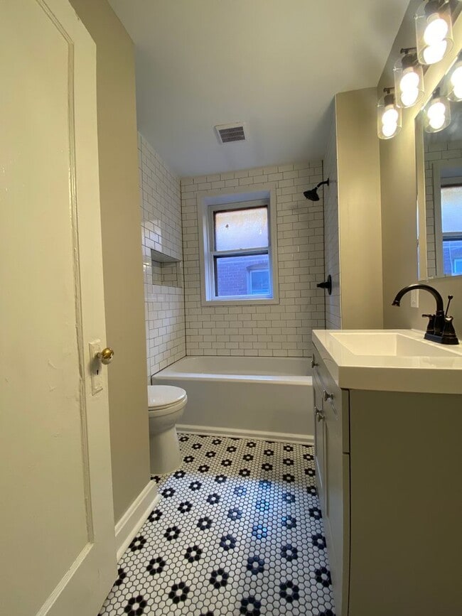 Photo - Charming 1 bedroom. Professionally Managed. Unit 2154 - 1FL