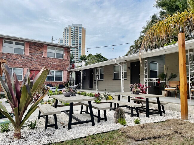 656 Beach Dr NE Unit 656-06