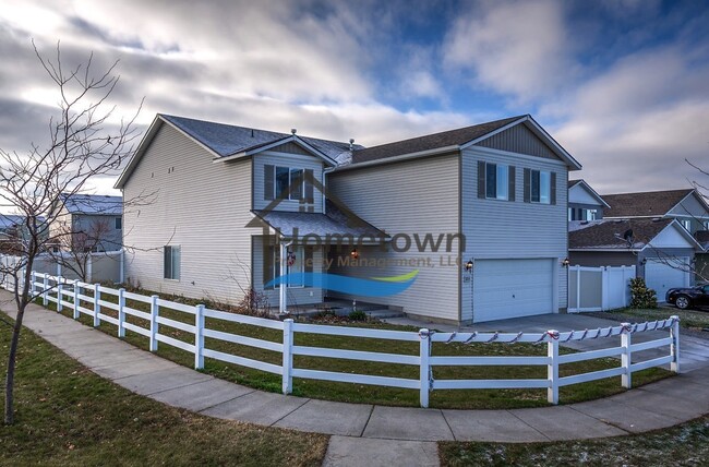 Gigantic 6 Bedroom Corner Lot Home in The ... - Gigantic 6 Bedroom Corner Lot Home in The ...