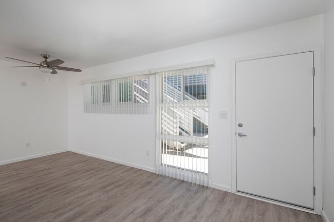 Photo - Beautiful1 Bedroom Near SDSU with Onsite Laundry! Unidad 6165-03