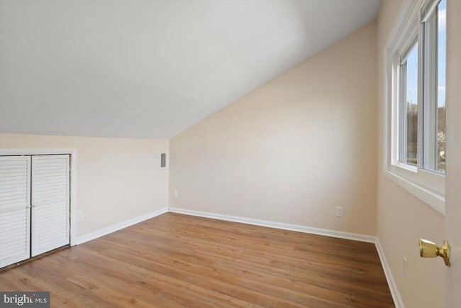 Photo - 103 Farmington Ln