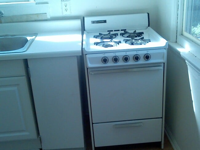 Photo - 172 E Claremont St