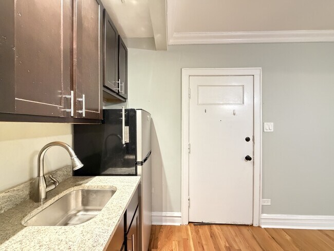 Photo - 4725 N Hermitage Ave Unit 702