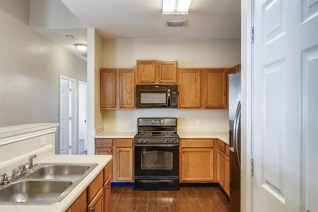 Photo - 2858 Southampton Way