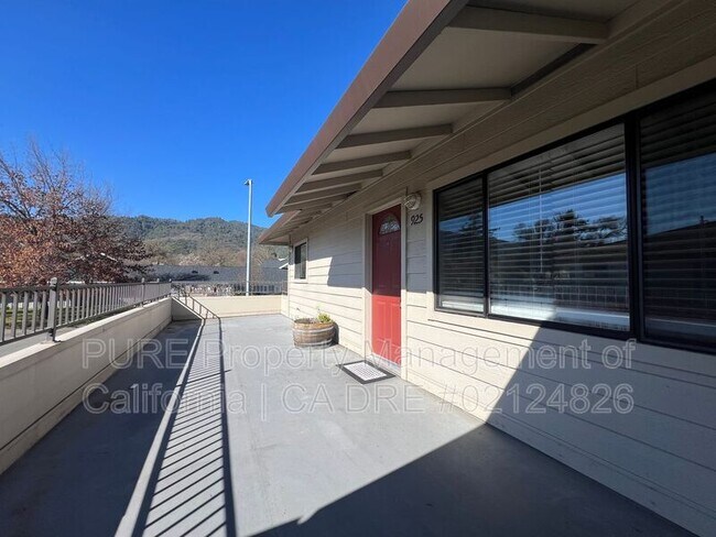 Photo - 925 S Oak St