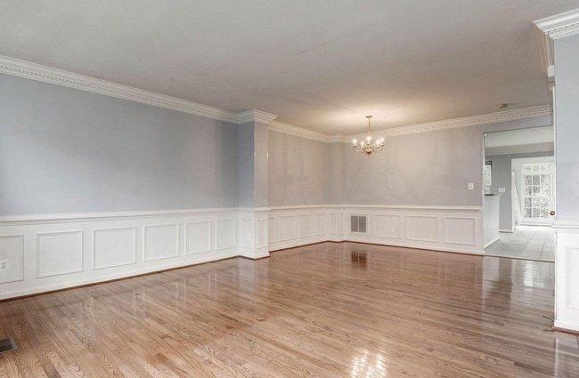 Photo - 25231 Dunvegan Sq