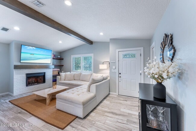 Photo - 1170 19th St N