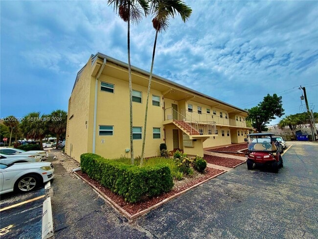 Building Photo - 2352 NE 9th St Unit B