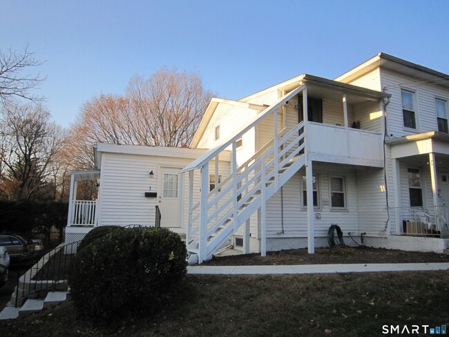 Building Photo - 156 W Main St Unit 1