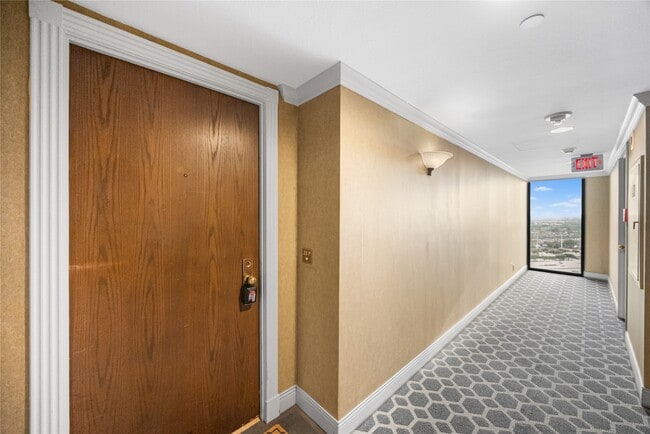 Photo - 14 Greenway Plz Unit 23P