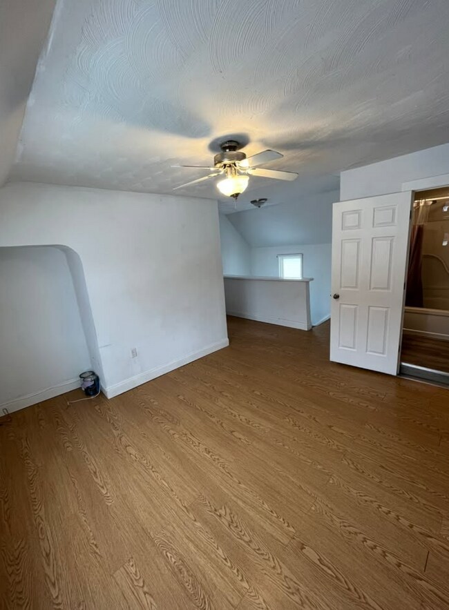 Photo - Spacious 3-bedroom, 1-bathroom apartment in a fantastic downtown location! Unité 537