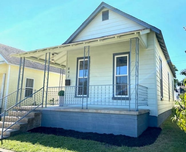 842 Werner Ave