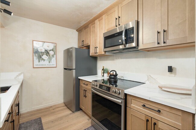 Photo - 3313 N 68th St Unidad 3313 n 68th st 111 Rental