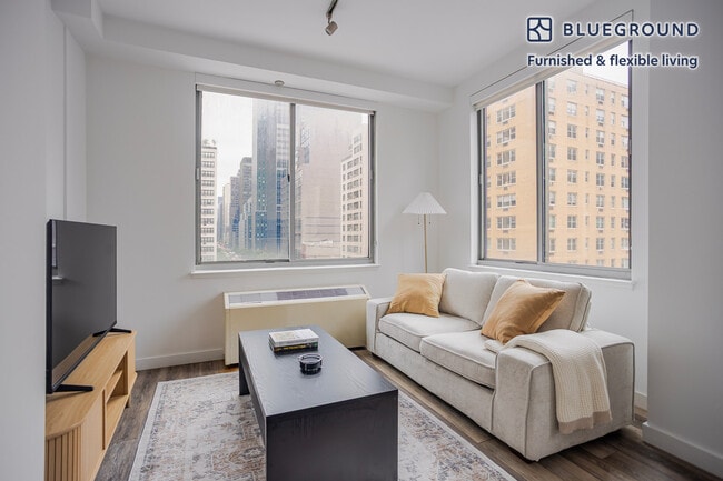 Building Photo - 556 3rd Ave