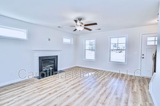 Photo - 400 Chinchilla Dr