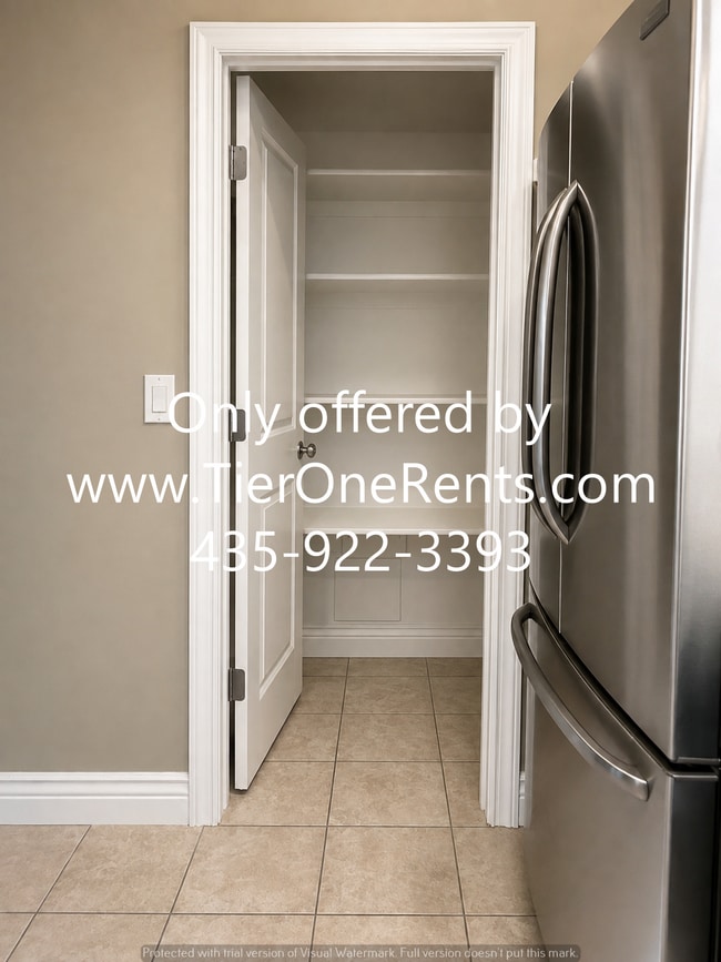 This property offers a NO DEPOSIT option available for qualified renters!
