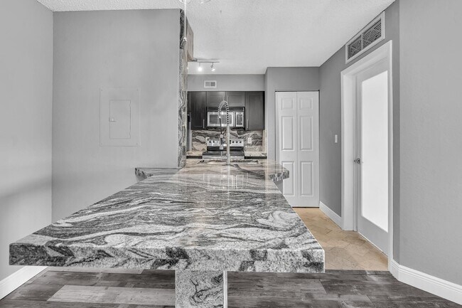 Photo - 2820 N Oakland Forest Dr