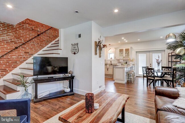 Photo - 354 New Holland Ave