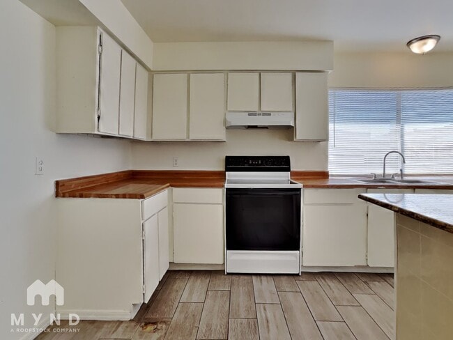 Photo - 5643 W Golden Ln