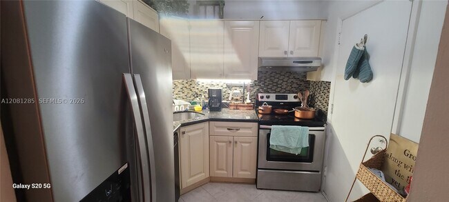 Building Photo - 424 N Riverside Dr Unit 205