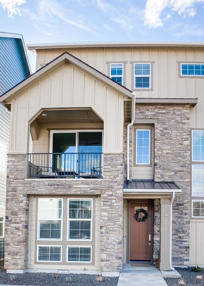 Building Photo - 3 Bedroom 3 1/2 Bathroom Home Located on a Corner Lot in Harris Ranch