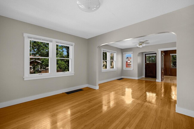 Photo - 602 7th St S