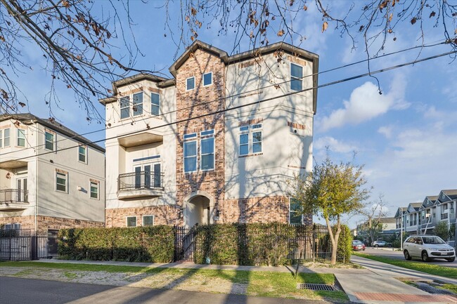 Photo - 1003 E 28th St