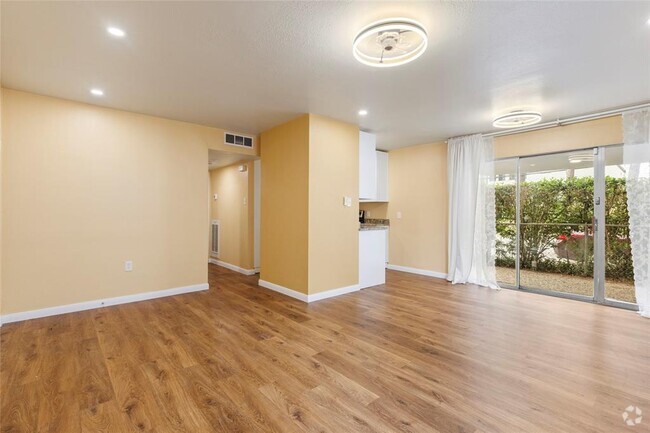 Building Photo - 513 S Post Oak Ln Unit 1 Rental