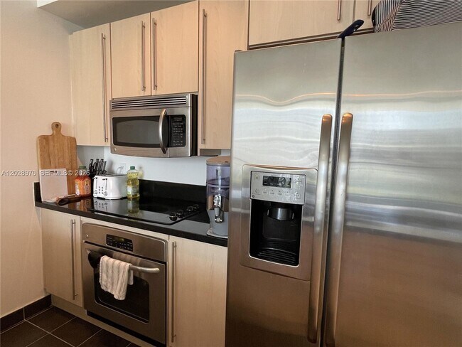 Photo - 79 SW 12th St Unidad 1211-S