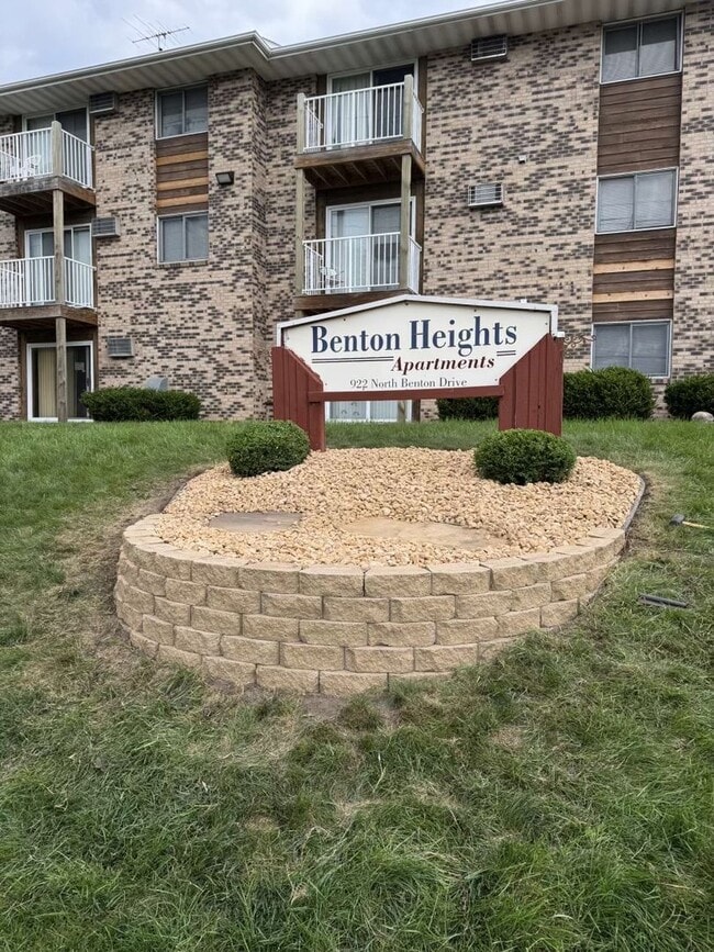 Benton Heights - Benton Heights Unit 208