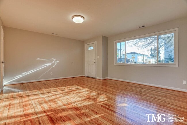 Photo - Lovely 3 BD Ranch Style Home - Beautiful Hardwood, Huge fenced back yard!