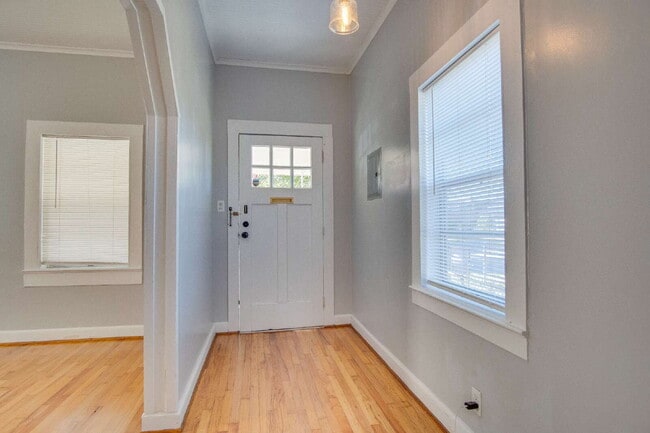Photo - Charming 2-Bedroom Cottage Near Downtown P...