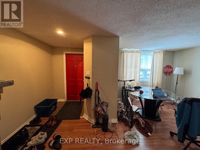 Photo - 72 Barrette St