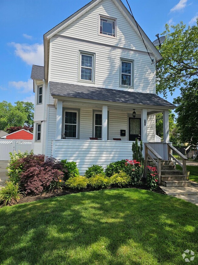 Building Photo - 26 Bristol St Rental