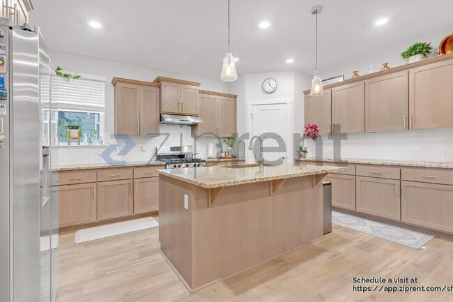 Photo - 30985 NW Brooking St